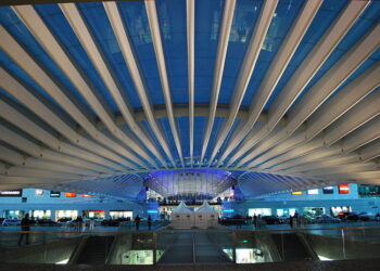 Após  pedido de asilo negado, jovem faz greve de fome. Foi internado