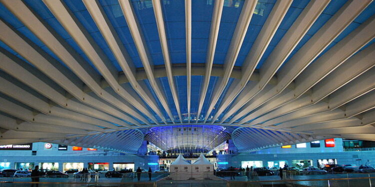 Após  pedido de asilo negado, jovem faz greve de fome. Foi internado