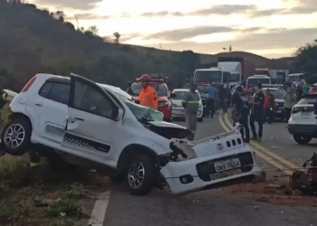Em Minas Gerais idoso morre na hora em grave acidente entre carros na BR-259