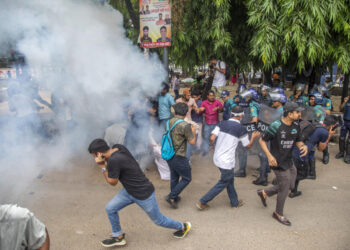 Bangladesh bloqueia acesso à internet após protestos estudantis