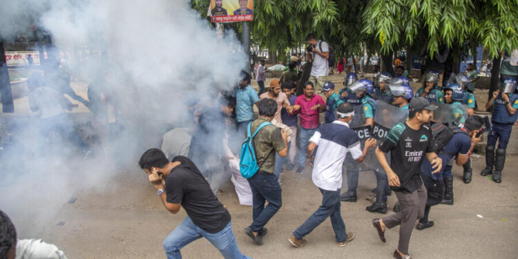 Bangladesh bloqueia acesso à internet após protestos estudantis