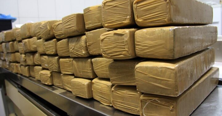 Pacotes e mais pacotes; GNR detém 8 pessoas por tráfico de droga e apreende mais de  5 mil doses