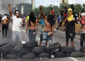 Embaixada de Portugal na Venezuela apela a portugueses para se manterem em casa