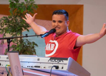 Detido no camarim; Cantor Miguel Bravo é acusado por suspeitas de crimes sexuais contra menores