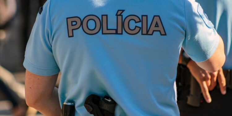 “Bastante agressivo”. Homem detido por agredir os pais na Marinha Grande