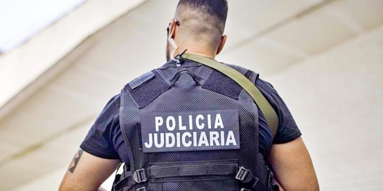 Dois funcionários de empresa do aeroporto de Lisboa detidos por tráfico de droga