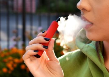Fumo passivo. ‘Vapes’ são menos prejudiciais do que o cigarro tradicional