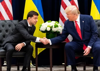 Trump prometeu a Zelensky que vai “acabar com a guerra” se voltar a ser Presidente