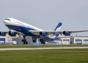 Reino Unido freta avião Airbus a 340 da companhia  aérea portuguesa HiFly para deportar 200 brasileiros de uma só vez