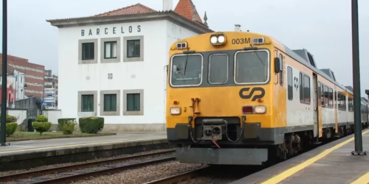 Homem de 45 anos morre atropelado por comboio em Barcelos