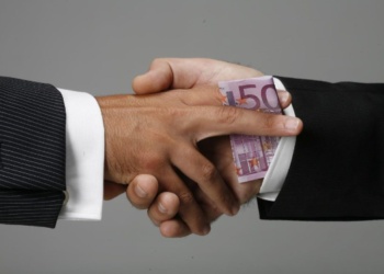 “Pra Portugal tudo é normal” Pesquisa aponta que 96% dos portugueses acham que é “comum” a corrupção no país