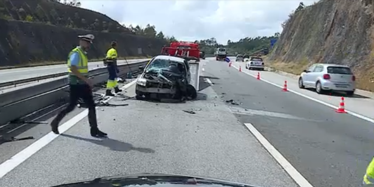 Na contramão Idosa de 80 anos morre em batida frontal na A25 sentido Viseu