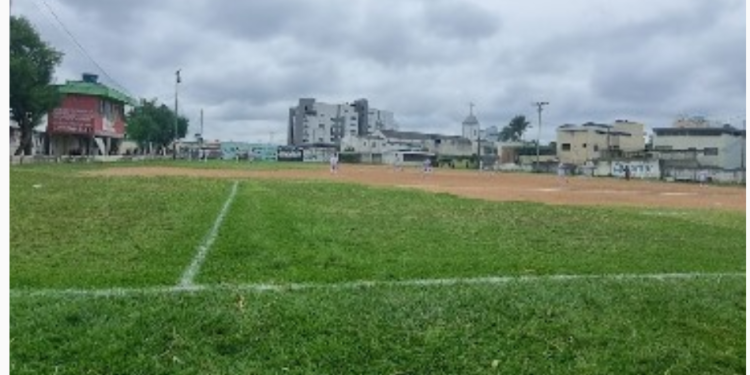 Partida de futebol vira caso de polícia após jogador expulso agredir árbitro em MG