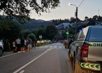 GNR  pede reforço para conter pancadaria entre turistas em Terras de Bouro. Jovem foi parar no hospital
