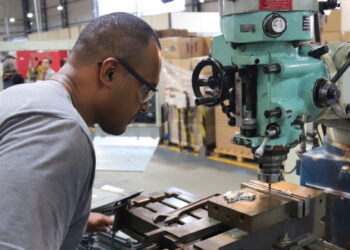 Minas Gerais ultrapassa a marca histórica de 900 mil empregos; meta é chagar em 1 milhão