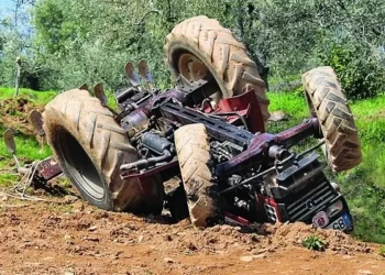 Perigo: Idoso de 75 anos fica gravemente ferido em despiste de trator em Monção