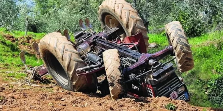 Perigo: Idoso de 75 anos fica gravemente ferido em despiste de trator em Monção