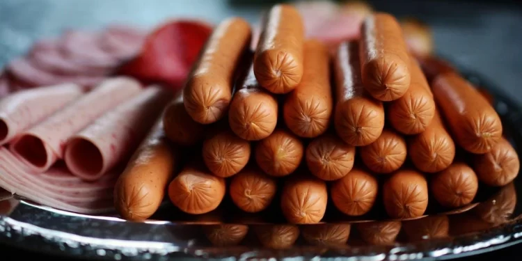 Quais alimentos ultraprocessados devemos evitar e como podemos substituí-los?