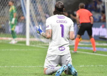 Goleiro Cássio, do Cruzeiro, desabafa sobre preconceito no futebol: “Precisamos de ajuda”