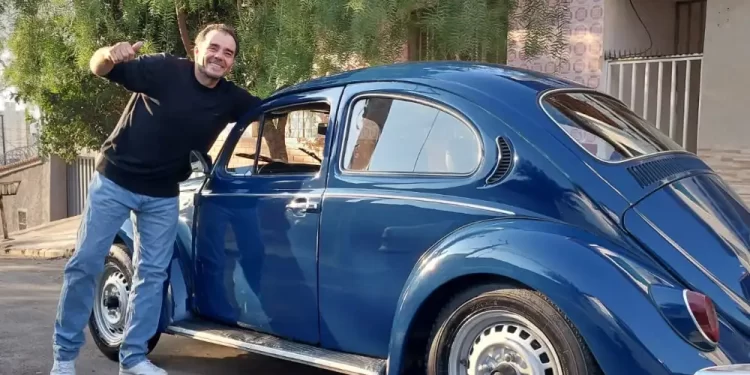 Família de BH que ganhou fusca no Baú da Felicidade, de Silvio Santos, mantém relíquia há 43 anos
