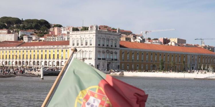 Trabalhadores estrangeiros em Portugal aumentam mas ainda há dificuldades na integração