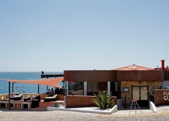 Empresário angolano fica sem relógio de 160 mil euros após assalto com arma branca em Cascais