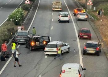 Acidente entre vários carros faz oito feridos na A4 em Paredes. Trânsito cortado no sentido Amarante-Porto
