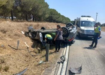 Carro perde o controle e deixa Mãe e filha feridas (IC1) Itinerário Complementar do Litoral  no Algarve