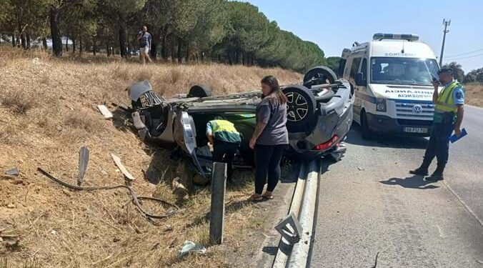 Carro perde o controle e deixa Mãe e filha feridas (IC1) Itinerário Complementar do Litoral  no Algarve