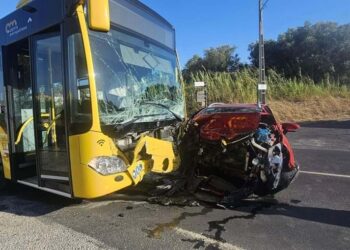 Motorista TVDE morre em colisão com autocarro em Loures