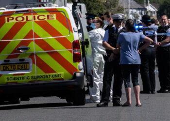 Polícia acusa jovem de 17 anos de homicídio de crianças em Southport