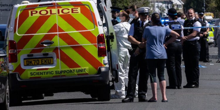 Polícia acusa jovem de 17 anos de homicídio de crianças em Southport