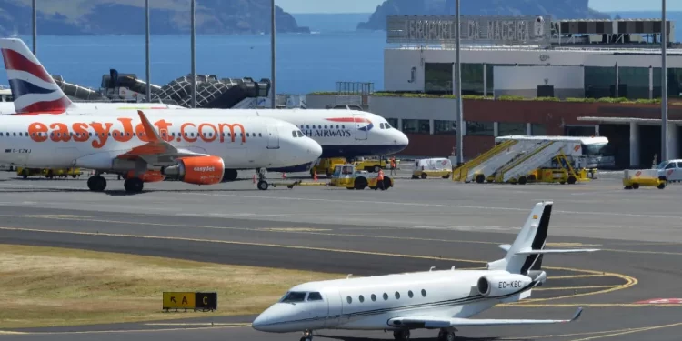 Vento forte está a obrigar a cancelar voos no aeroporto da Madeira