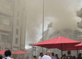 Última hora: Incêndio em restaurante no centro do Porto