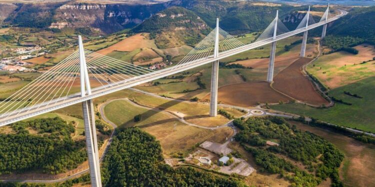 Como a ponte mais alta do mundo mudou o mapa da Europa?