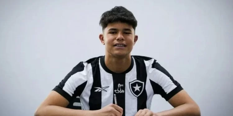 Filho do ex-goleiro Bruno, Bruninho Samudio assina com Botafogo e  revela quem é sua  referência no futebol