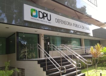 DPU abre canal para denunciar casos de violência política contra mulheres nas eleições 2024. Veja como fazer denúncia