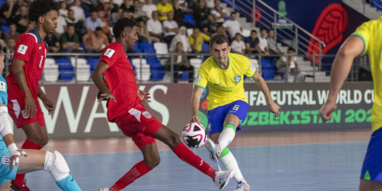 Brasil goleia Cuba na estreia na Copa do Mundo de futsal: 10 a 0