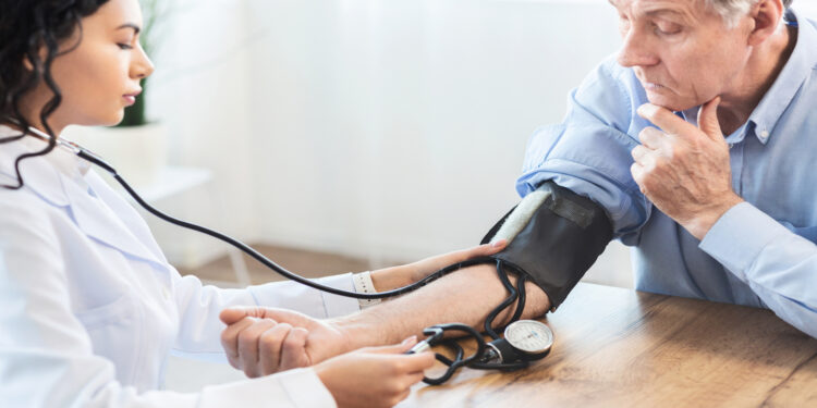 Brasil tem 30% dos óbitos por problemas cardíacos e quase 50% da população está hipertensa