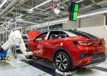 Funcionários da Audi escondem mais de 200 chaves dos carros contra encerramento de fábrica em Bruxelas