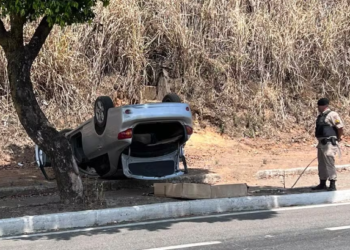 Motorista passa mal e capota carro no ‘Morro da Usipa’ em Ipatinga