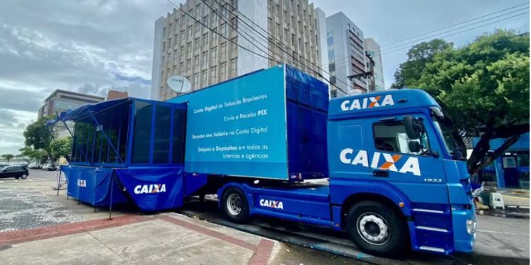 Caminhão da CAIXA está  Itambacuri e oferece atendimentos para o INSS, Abono Salarial, FGTS entre outros