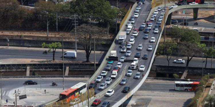 Em Minas Gerais cobrança do CRLV 2024 já começou; veja prazos para regularização por final de placa