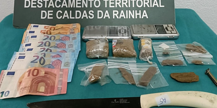Três jovens com idade entre 17 e 20 anos são detidos nas Caldas da Rainha por tráfico de drogas