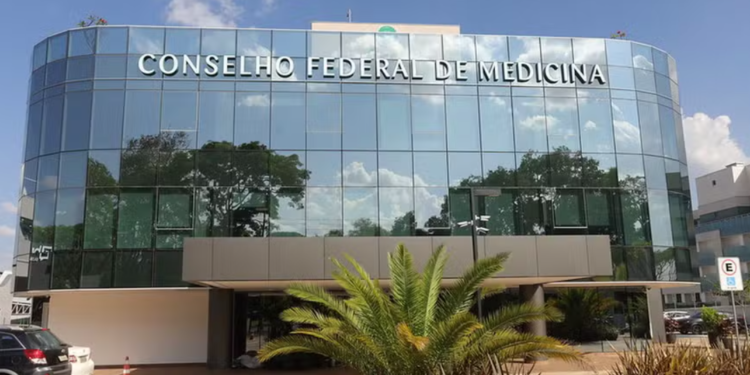 Conselho Federal de Medicina lança plataforma para combater emissão de atestados falsos