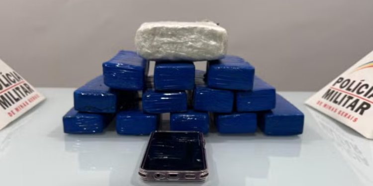 Em Governador Valadares passageira é presa com quase 9 kg de maconha