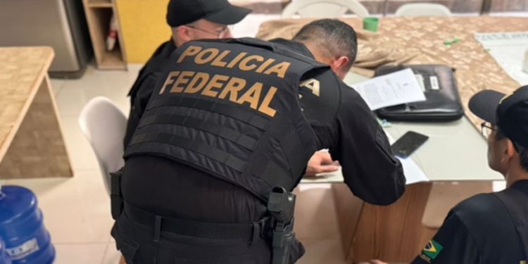 No Acre Polícia Federal faz buscas para investigar troca de voto por consulta grátis