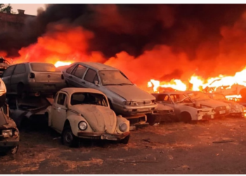 Incêndio em pátio de veículos no bairro Goiânia, em BH, tem indícios de ser criminoso