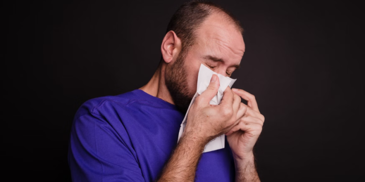 Homem com coriza descobre que era cérebro ‘vazando’ pelo nariz