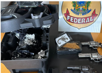 Casal do interior de MG recebe armas e drogas escondidas em caixa de som falsa